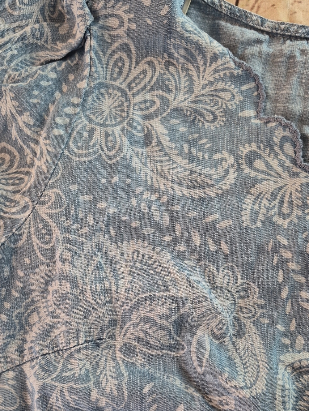 Democracy Floral Chambray Style Top Blue Size M - Picture 7 of 9